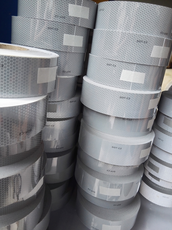 Micro Vidro Bead Honeycomb Reflective Tape Vermelho Branco DOT C2 Marcação pegajosa Reflectividade