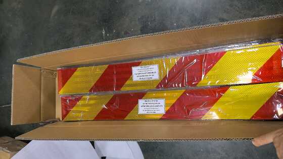 Adesivos Refletivos para Fabricantes Placa de Marcação Traseira Adesivo Listra Chevron Refletiva Personalizada para Veículos